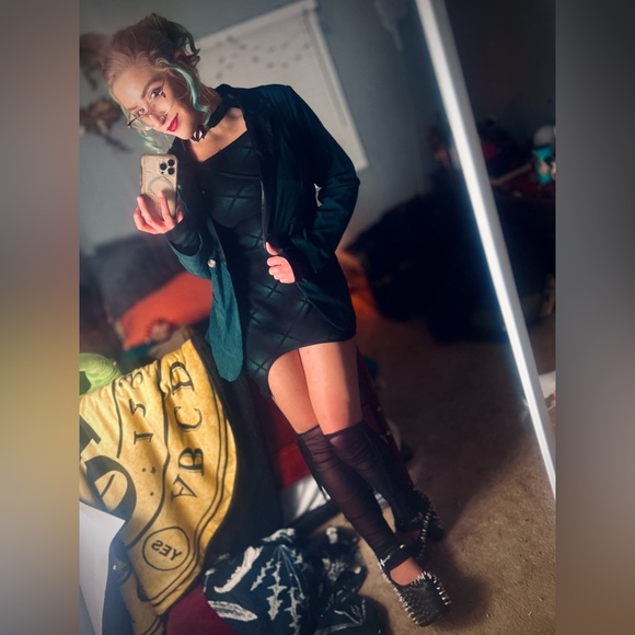 Peet your Mosher, Mary Violet - Picture 6 of 6